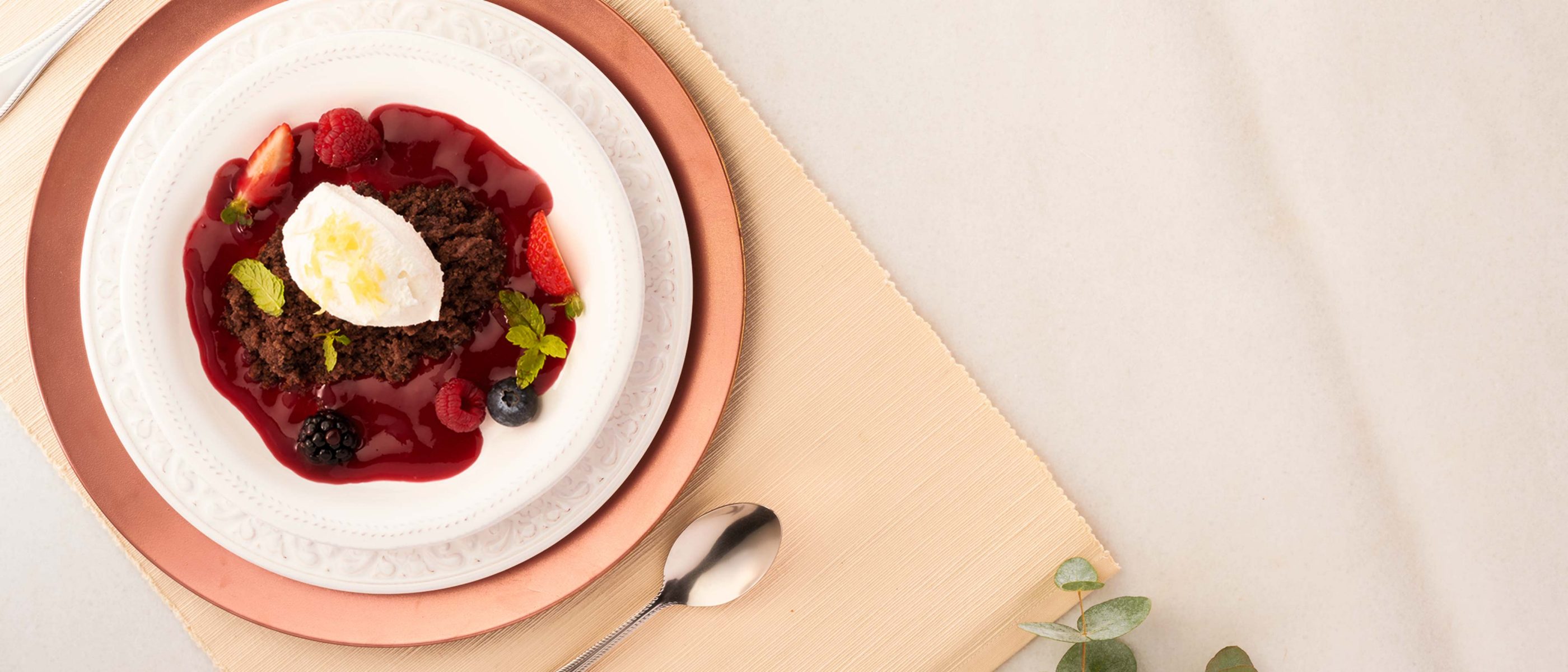 Sopa De Frutos Rojos Con Quenelle De Helado Dulces Y Postres Aldi